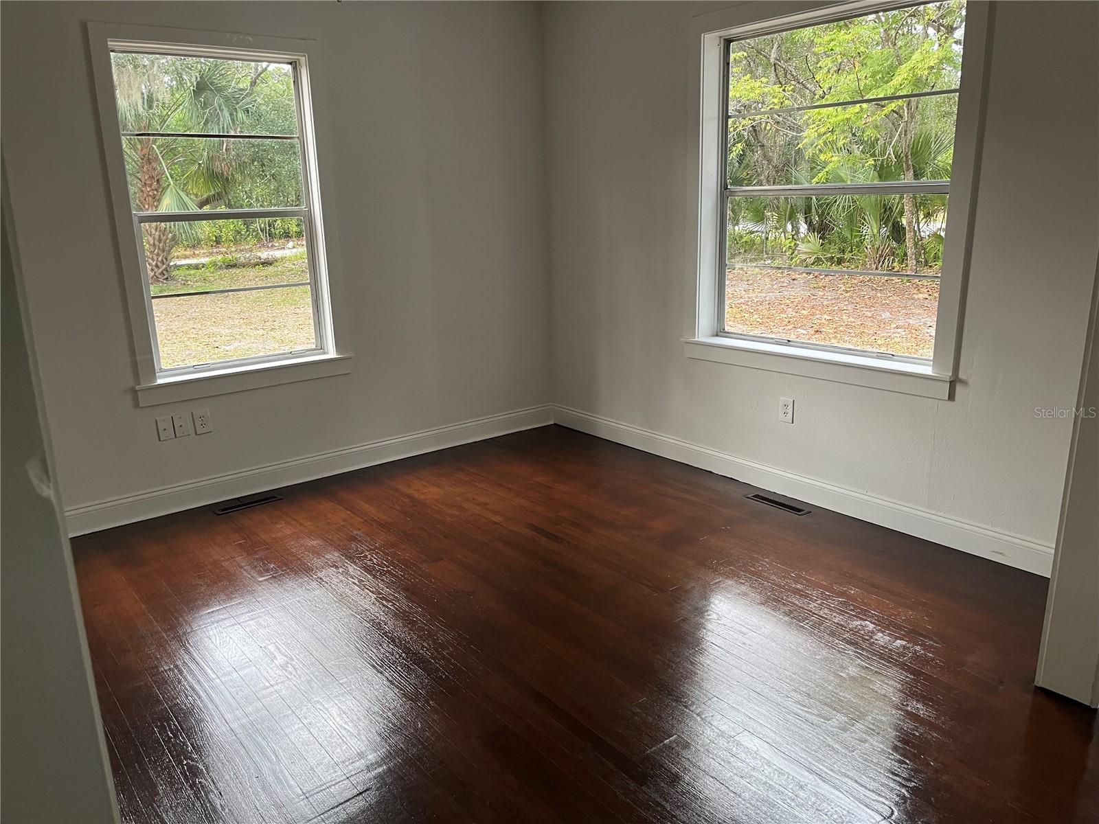 DELAND E 160 FT BLK 142 - Residential