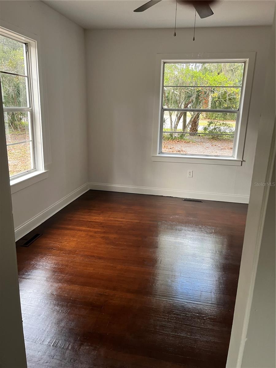 DELAND E 160 FT BLK 142 - Residential