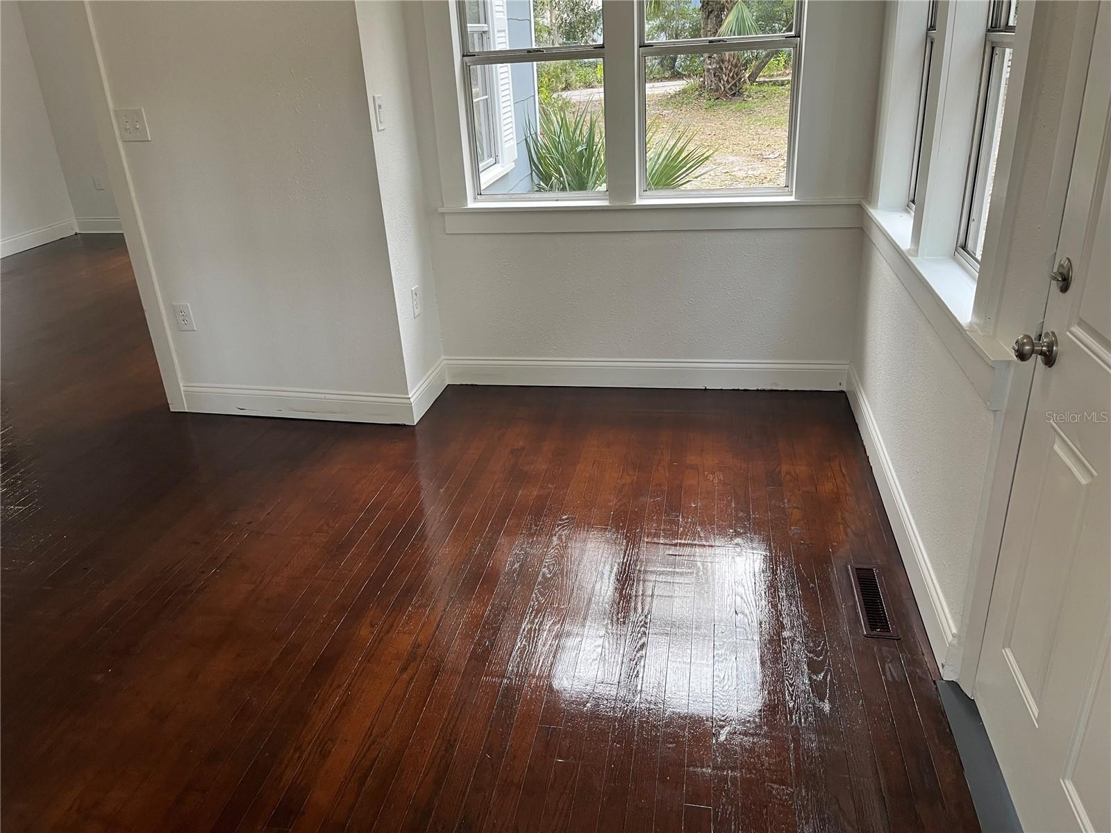 DELAND E 160 FT BLK 142 - Residential