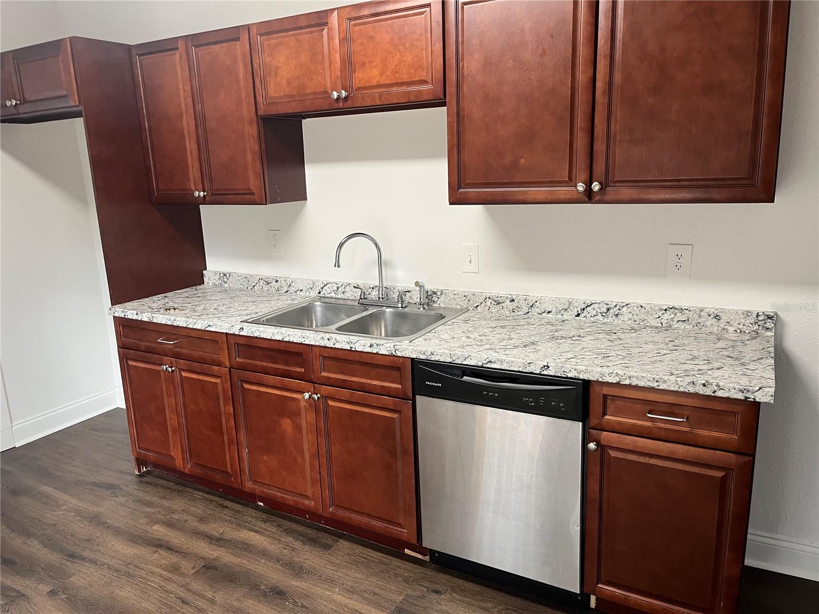 DELAND E 160 FT BLK 142 - Residential