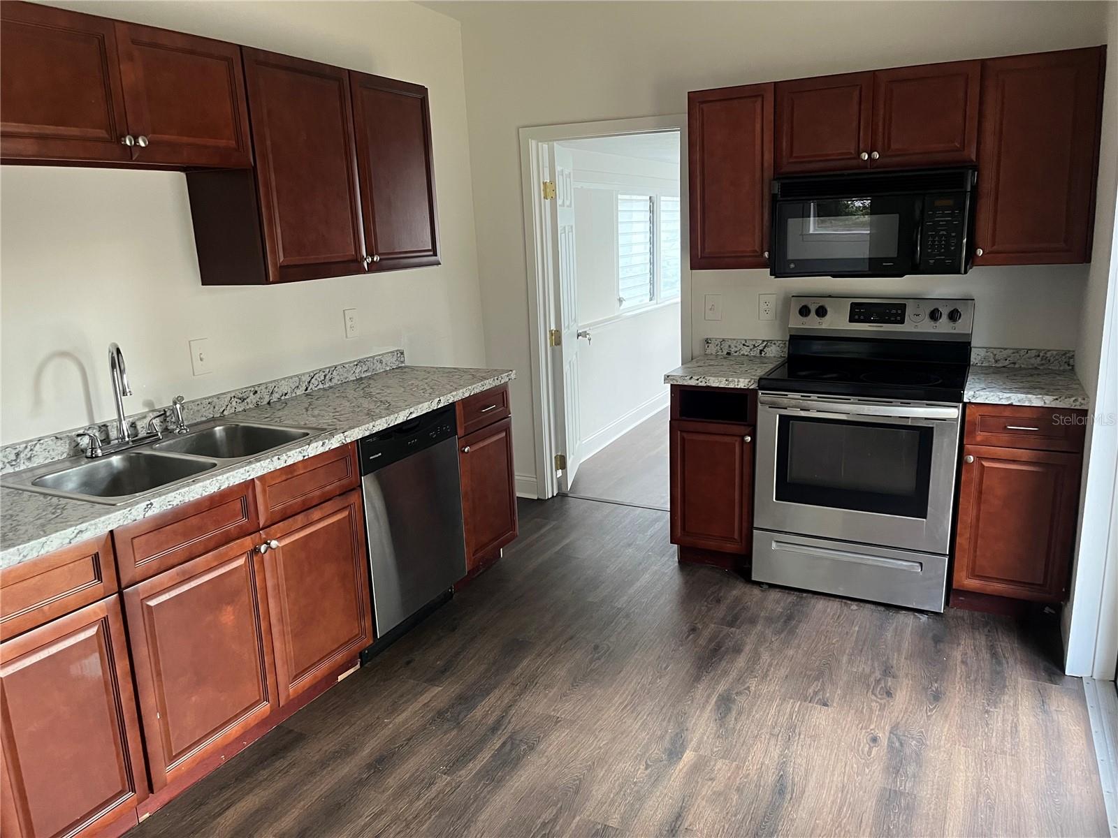 DELAND E 160 FT BLK 142 - Residential