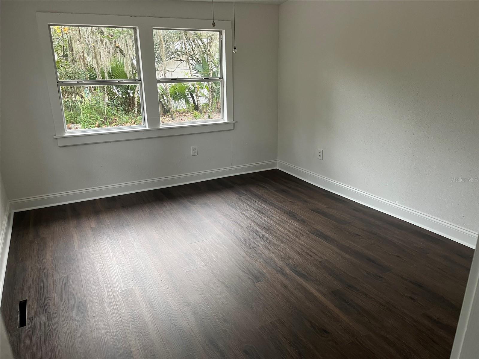 DELAND E 160 FT BLK 142 - Residential