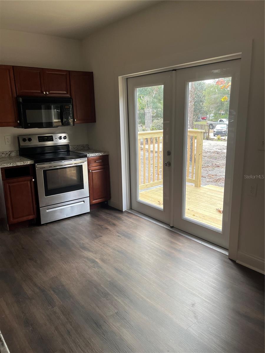 DELAND E 160 FT BLK 142 - Residential