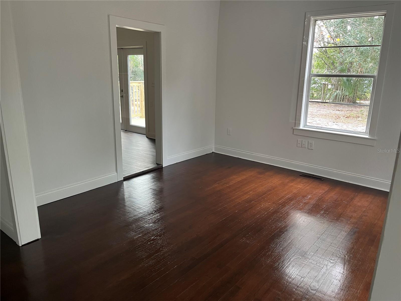 DELAND E 160 FT BLK 142 - Residential