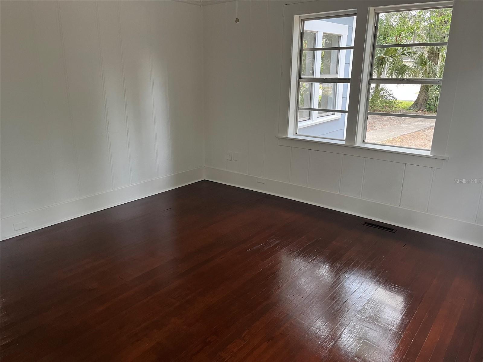 DELAND E 160 FT BLK 142 - Residential