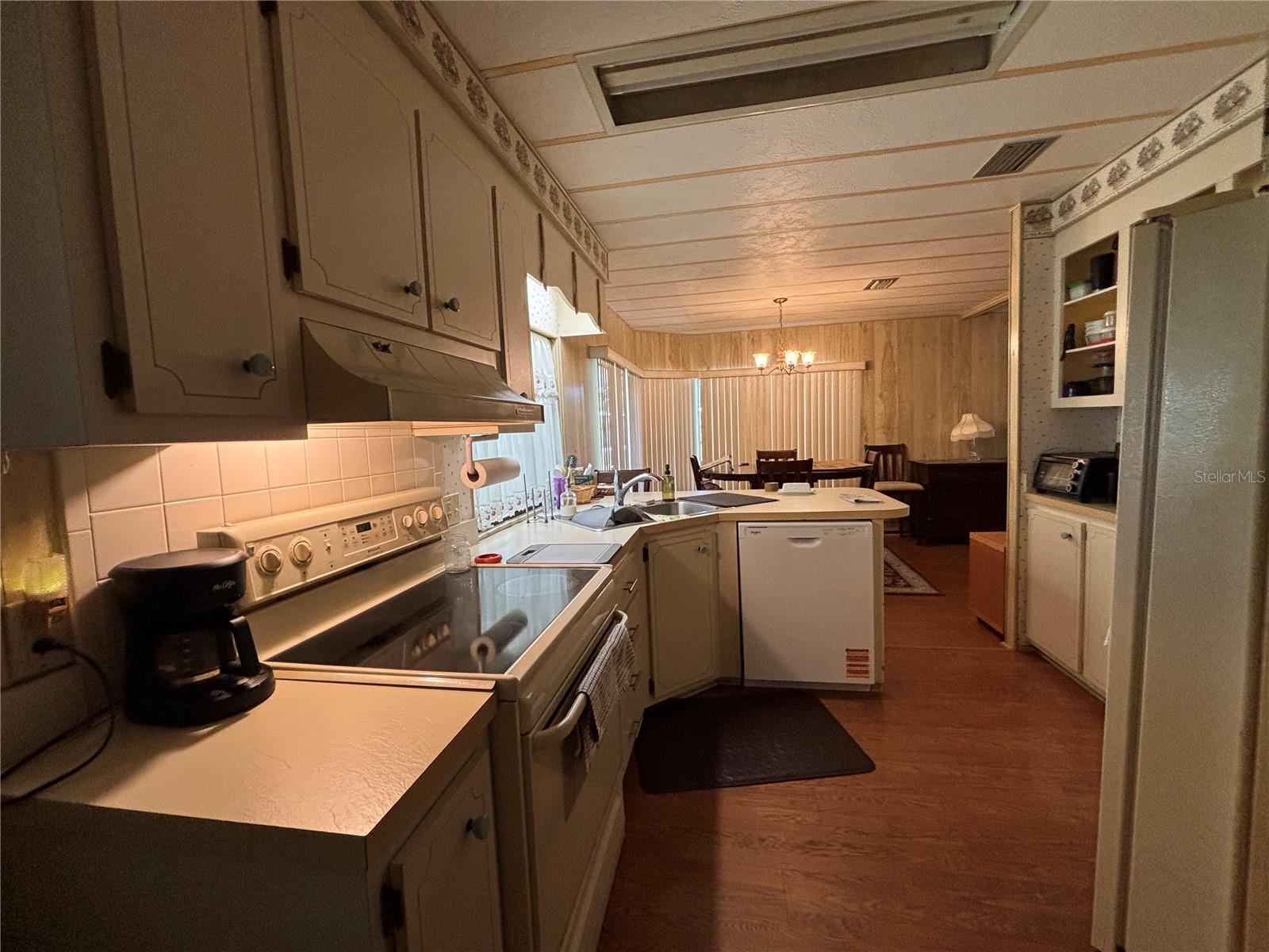 ZELLWOOD STATION - Residential