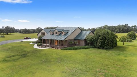 Photo of 19271 SE 52nd Place, Morriston, FL 32668 (MLS # OM692542)