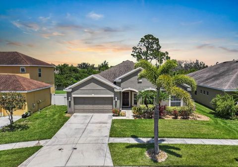 Photo of 1517 Yale Castle Court, Ruskin, FL 33570 (MLS # TB8391016)