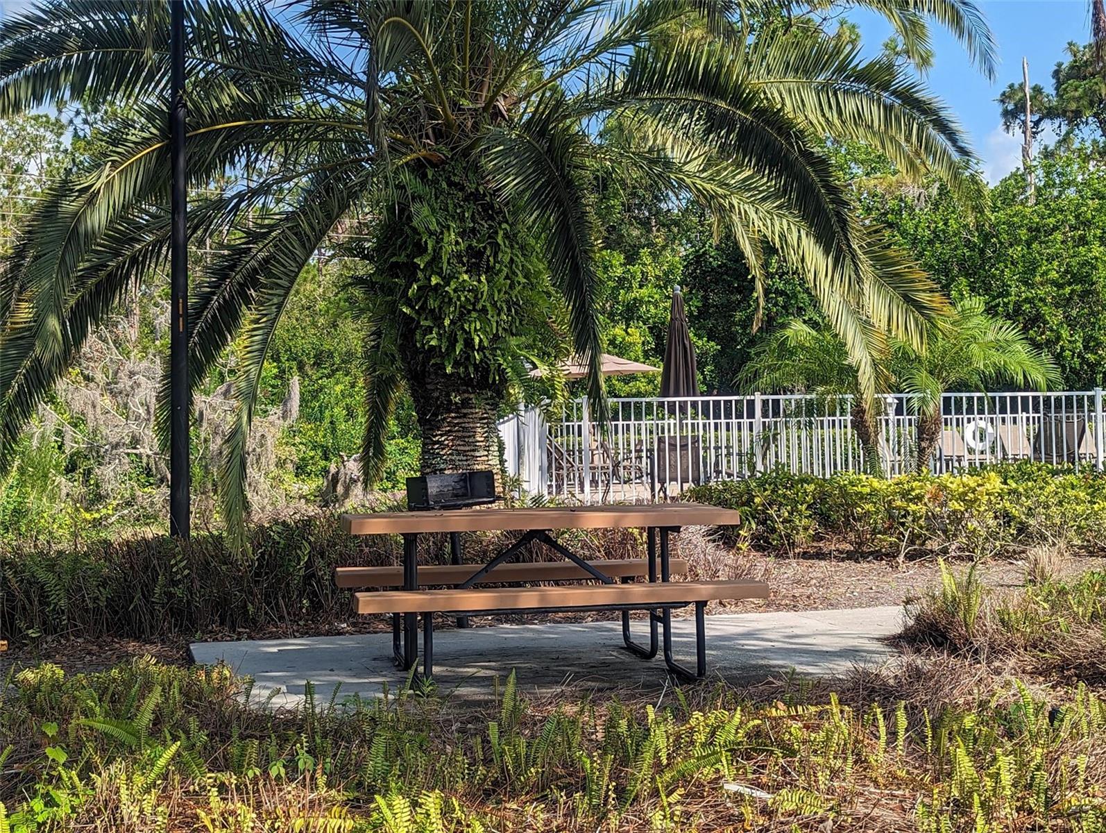 HERITAGE OAKS GOLF AND - Residential Lease