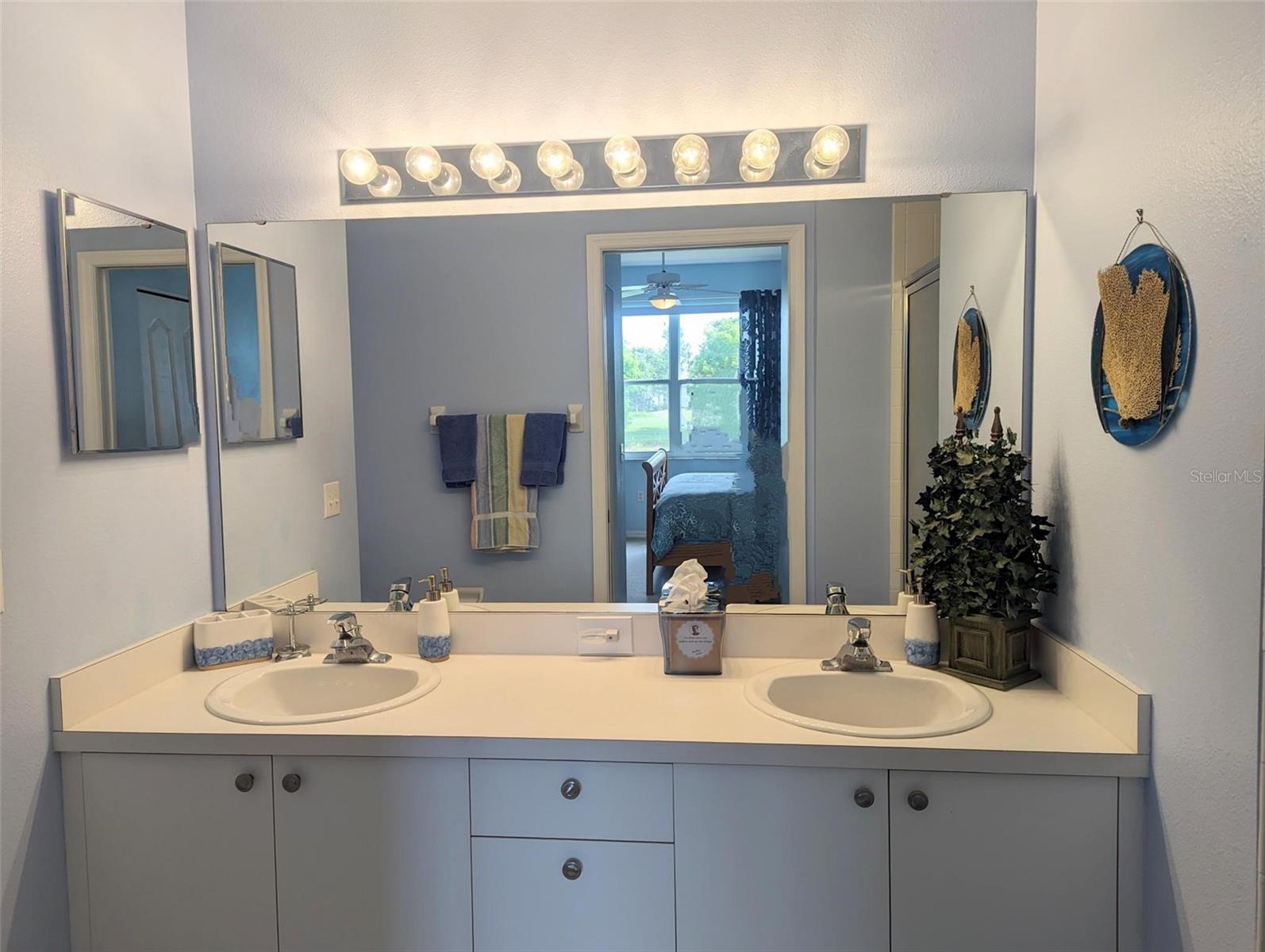 HERITAGE OAKS GOLF AND - Residential Lease