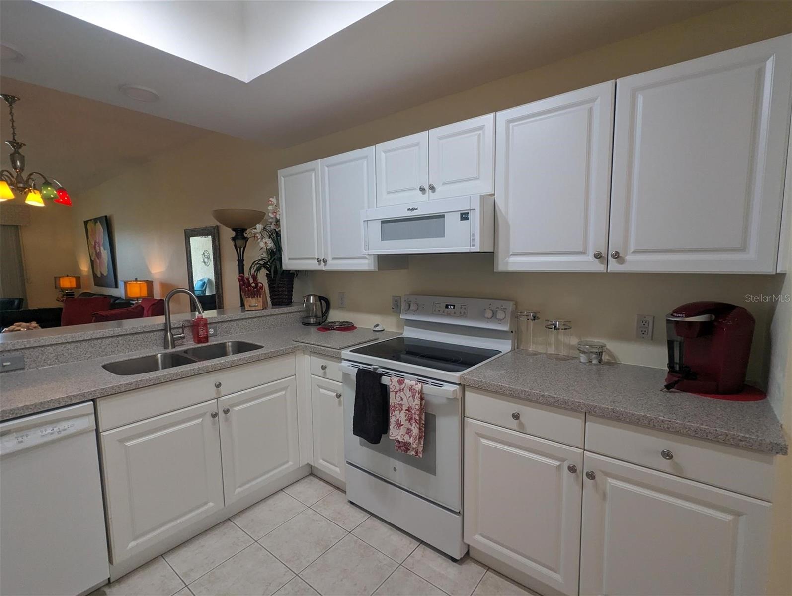 HERITAGE OAKS GOLF AND - Residential Lease