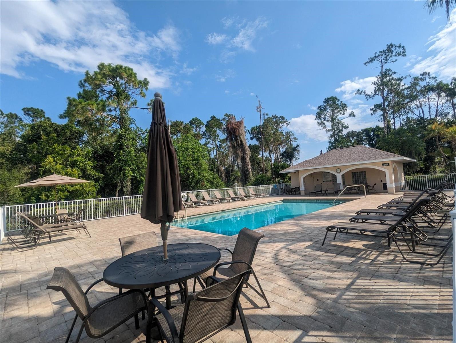 HERITAGE OAKS GOLF AND - Residential Lease
