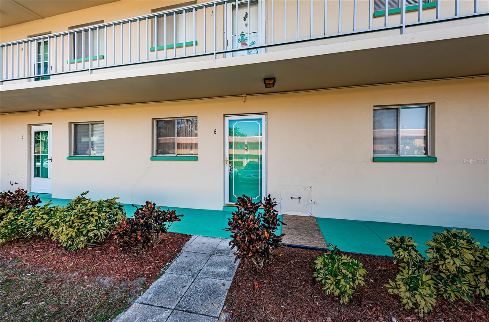 2001 GREENBRIAR BOULEVARD 6