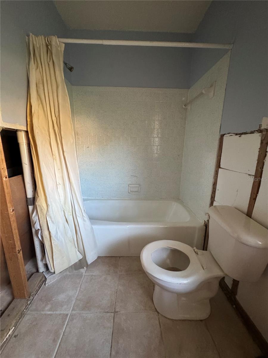 SOUTH VENICE - Residential