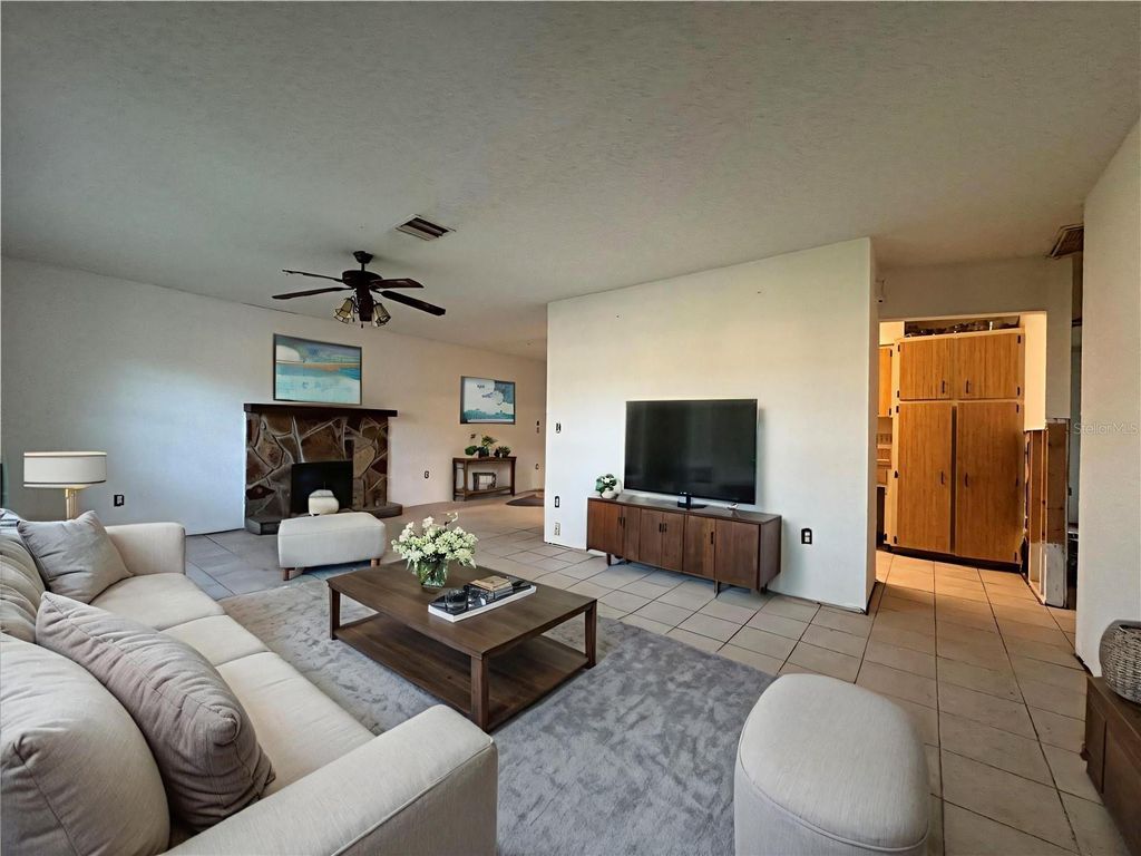 Photo of 601 Dolphin Road, Venice, FL 34293 (MLS # A4671069)