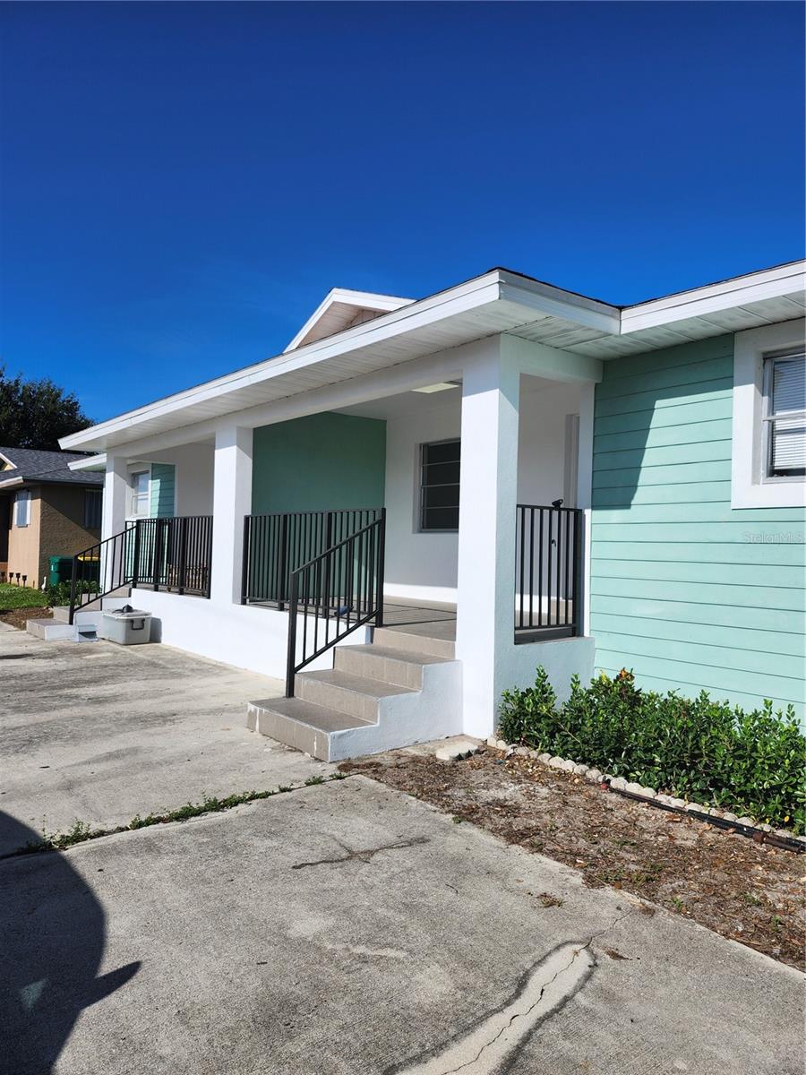 Close to downtown Punta Gorda on Vasco Street! 2 bedrooms, 2 baths, and a screened lanai! Super clean and CUTE!
Front porch and a back screened lanai. Walk in closet, updated bathrooms and ready to rent! The lawn care is included.