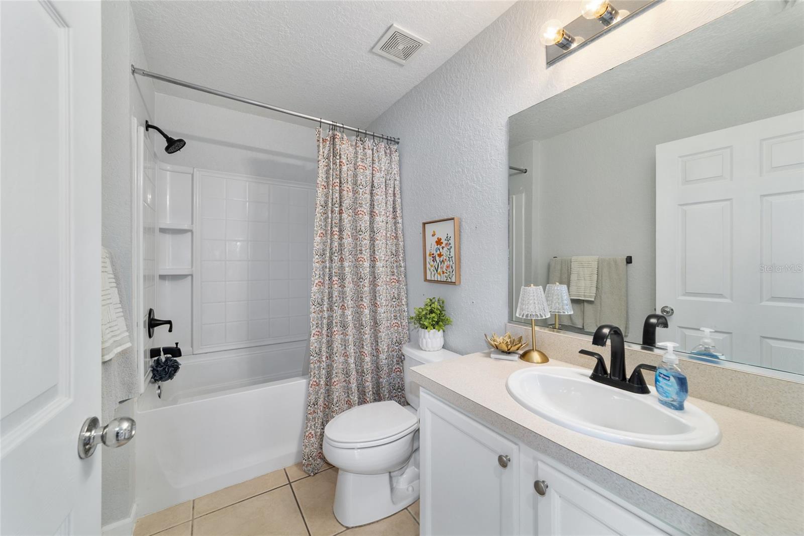 SADDLE CREEK - Residential