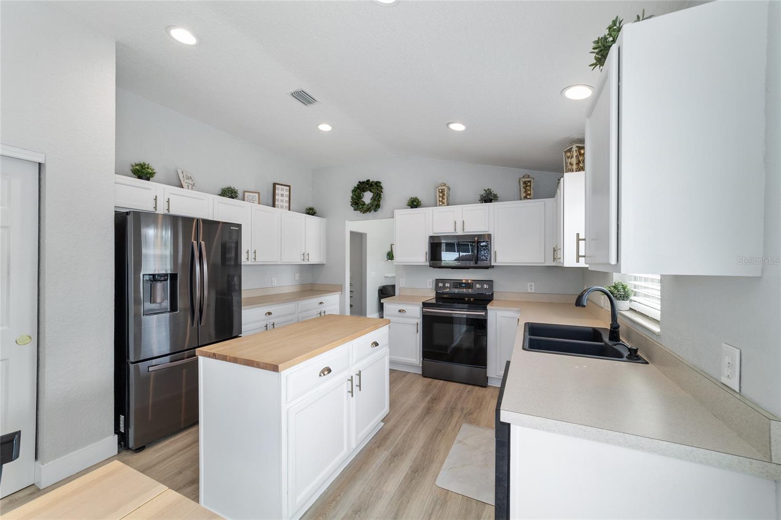 SADDLE CREEK - Residential