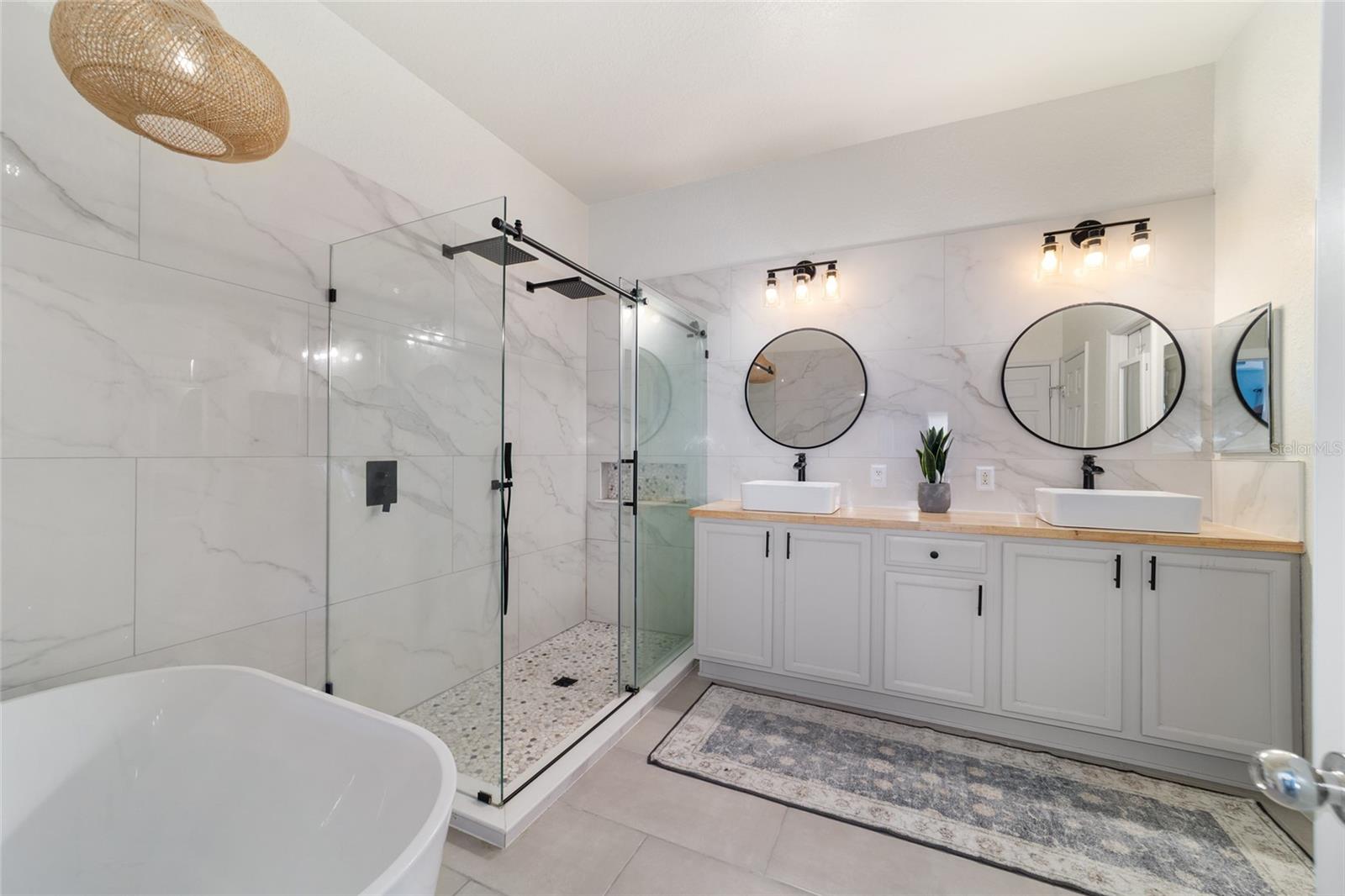 SADDLE CREEK - Residential