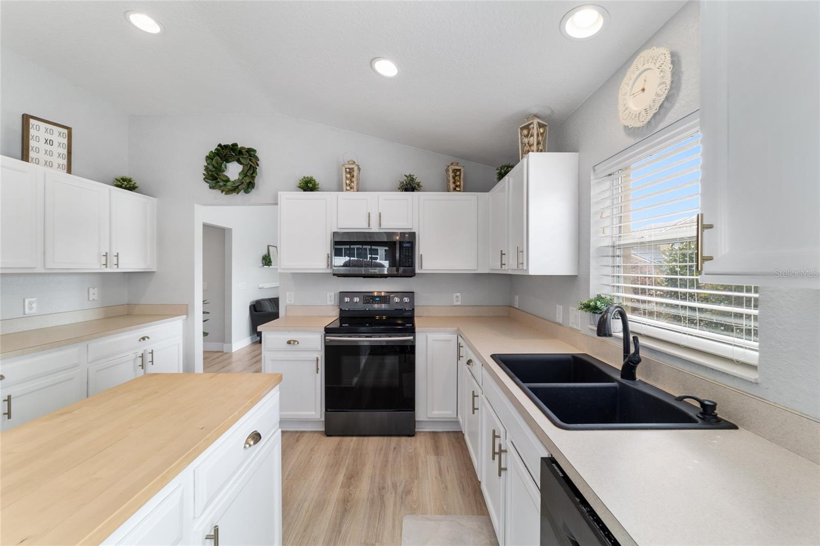 SADDLE CREEK - Residential