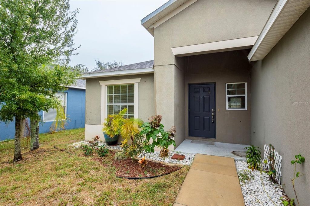 Photo of 8117 Alamosa Wood Avenue, Ruskin, FL 33573 (MLS # TB8495193)