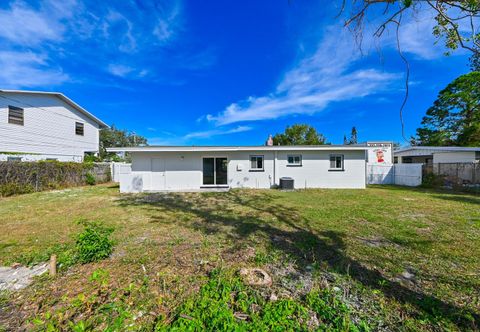 A home in SEMINOLE