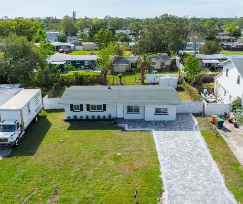 A home in SEMINOLE