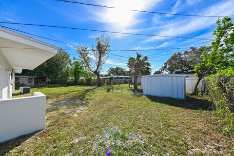 A home in SEMINOLE