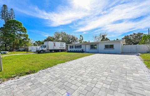 A home in SEMINOLE