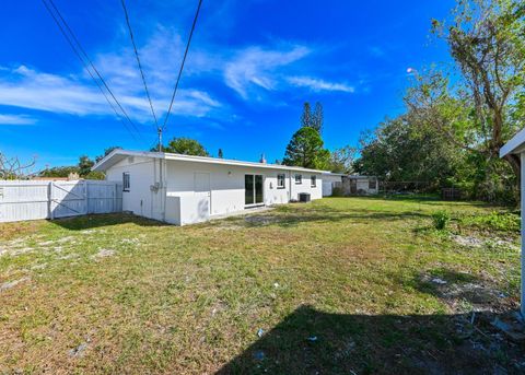 A home in SEMINOLE