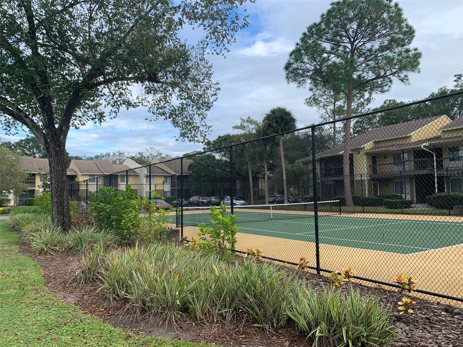 STONE CREEK POINTE A CONDOMINI - Residential