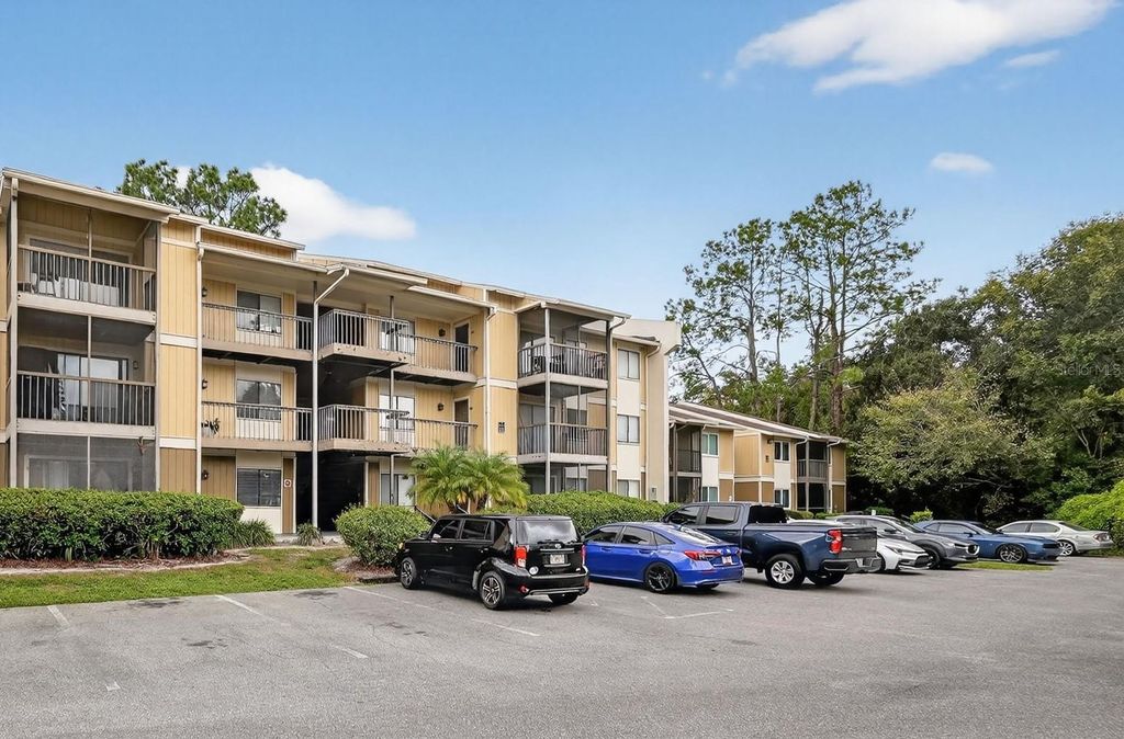 Photo of 13287 Arbor Pointe Circle #103, Tampa, FL 33617 (MLS # TB8439500)