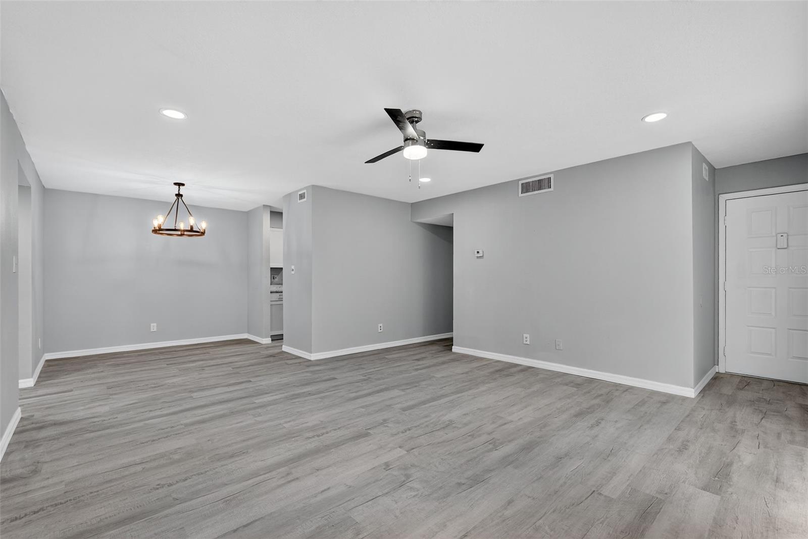 STONE CREEK POINTE A CONDOMINI - Residential
