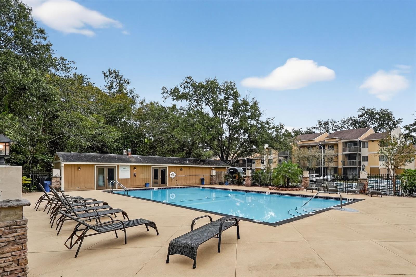 STONE CREEK POINTE A CONDOMINI - Residential