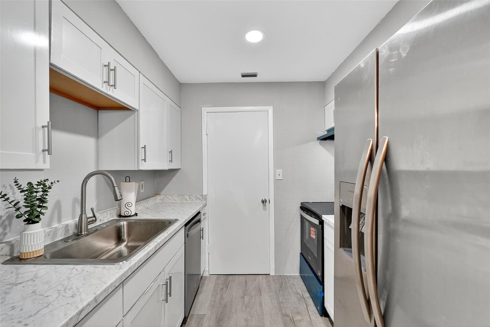 STONE CREEK POINTE A CONDOMINI - Residential