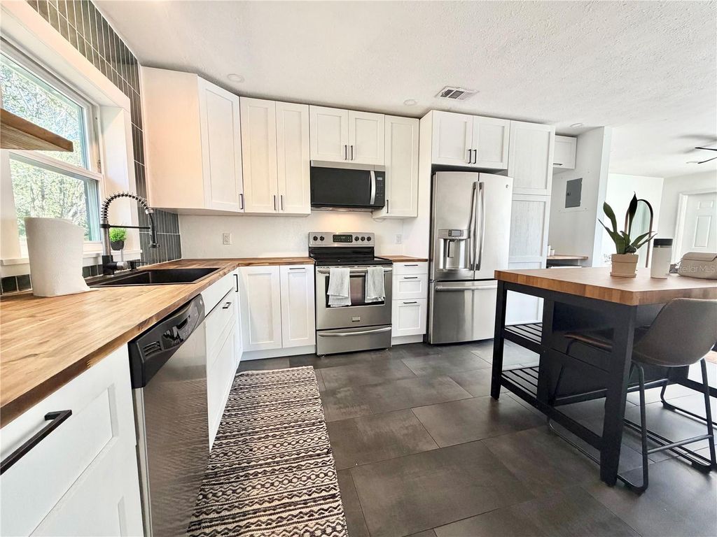 Photo of 2005 Virginia Drive, Orlando, FL 32803 (MLS # O6403724)