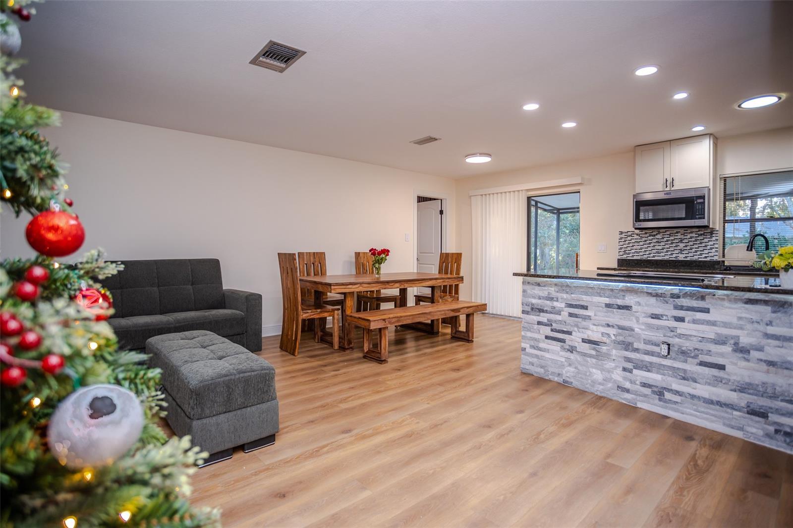 FOREST EAST - Residential Lease