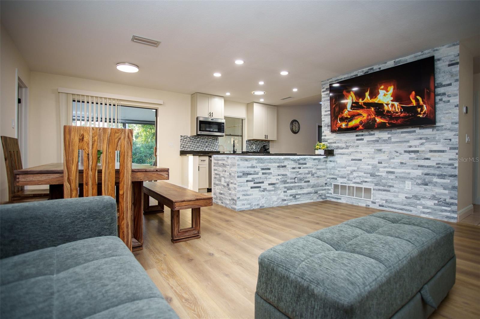 FOREST EAST - Residential Lease