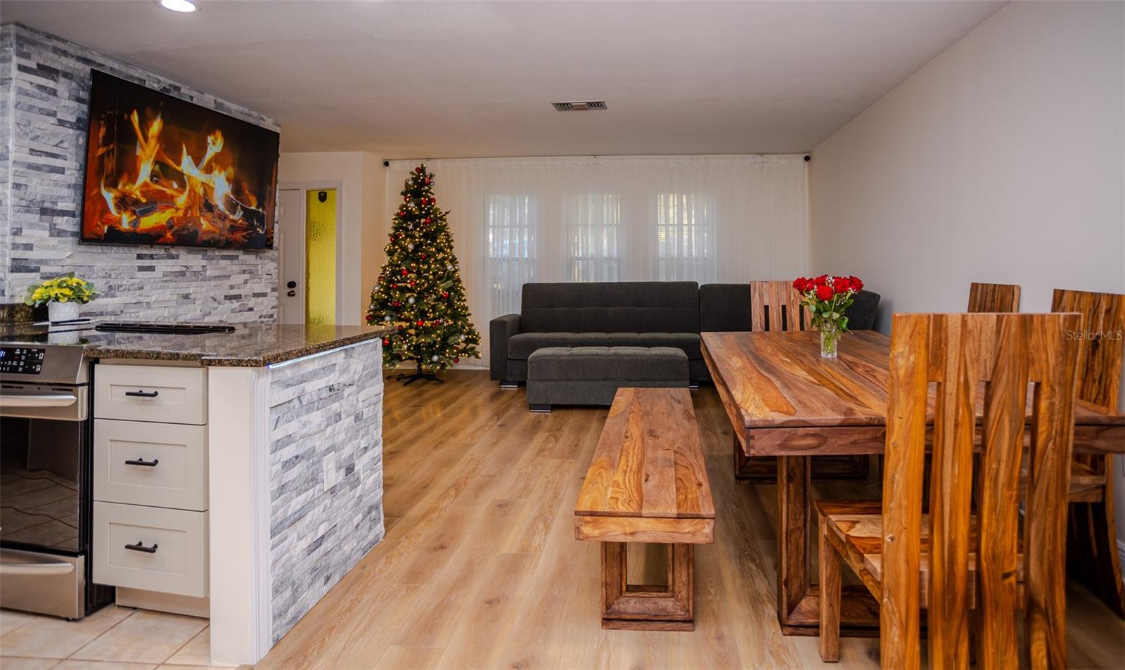 FOREST EAST - Residential Lease