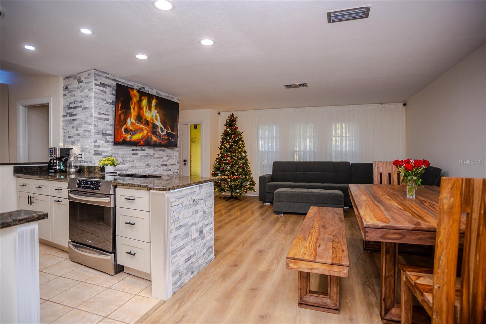 FOREST EAST - Residential Lease