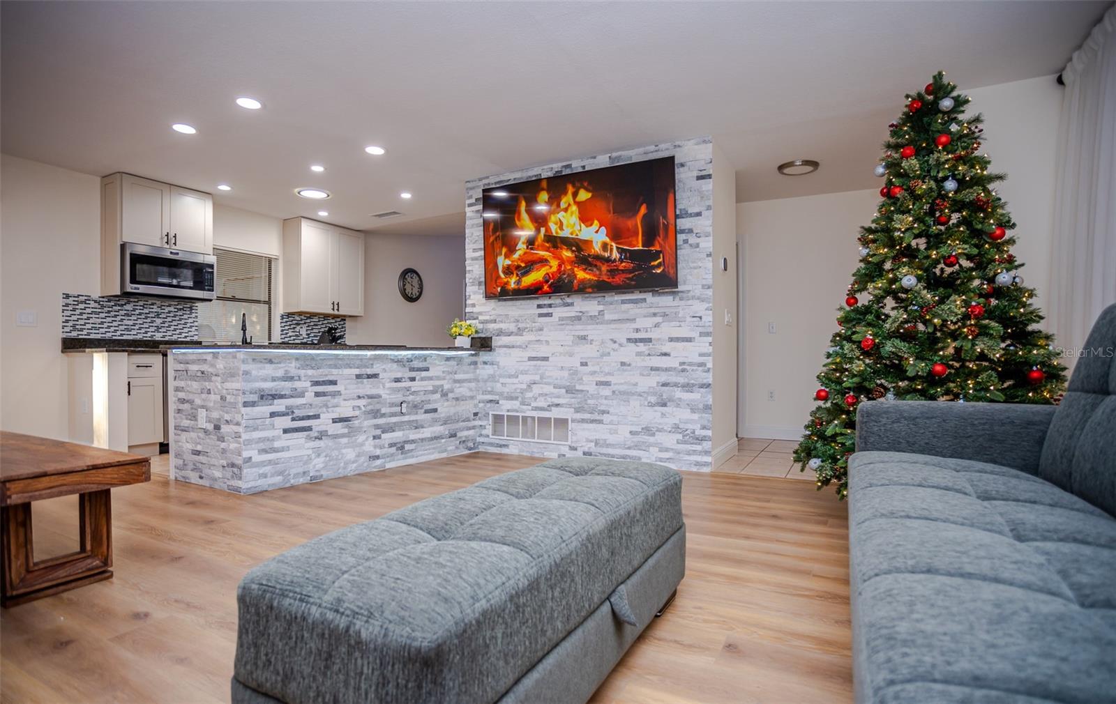 FOREST EAST - Residential Lease