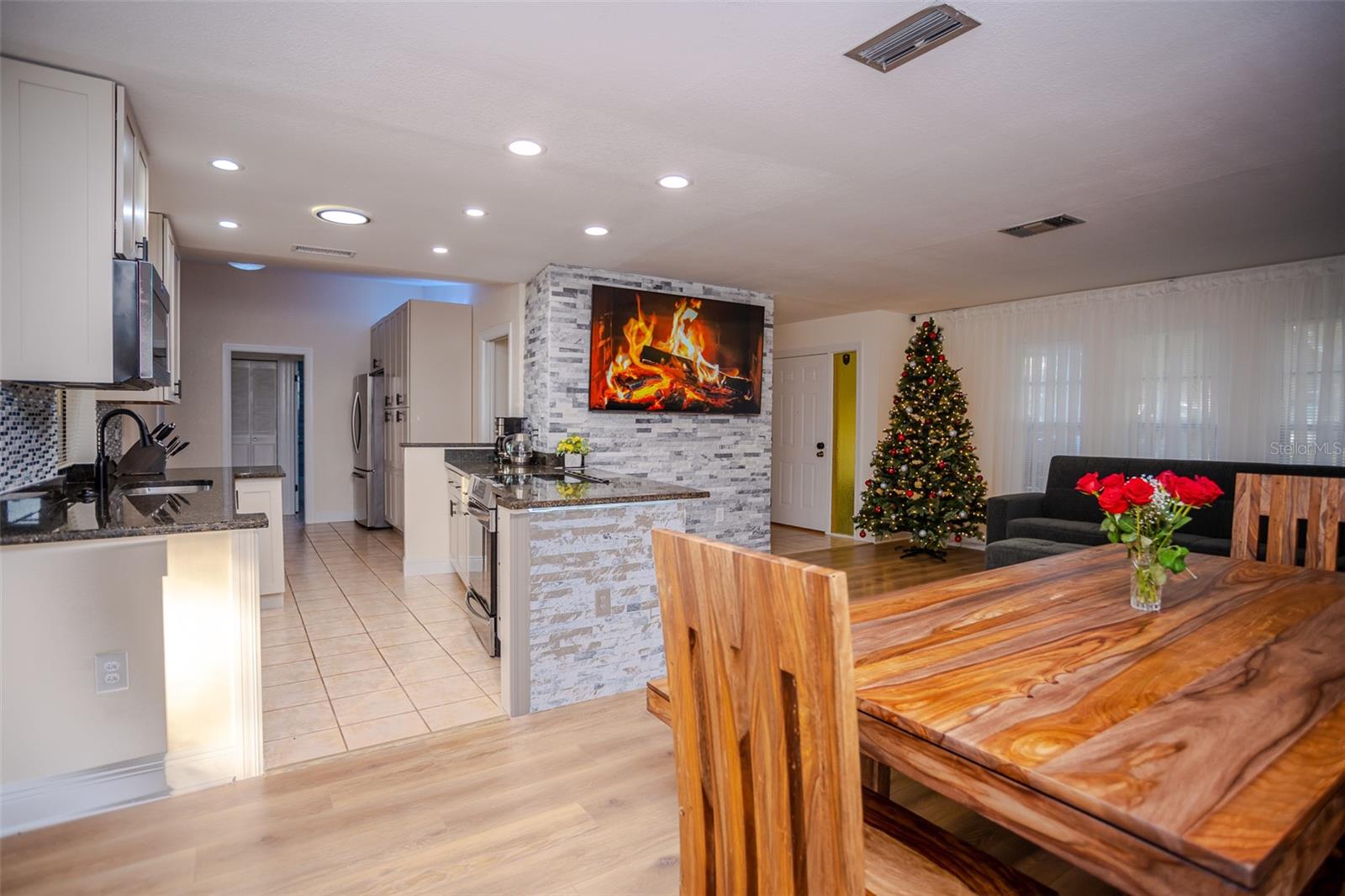 FOREST EAST - Residential Lease