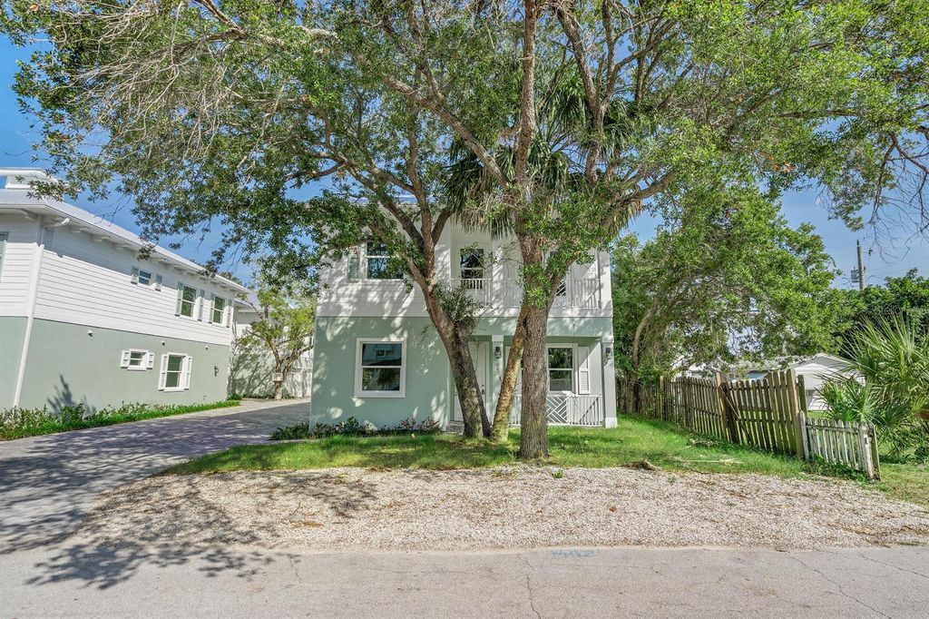 Photo of 667 SW Cleveland Avenue #2, Stuart, FL 34994 (MLS # O6368133)