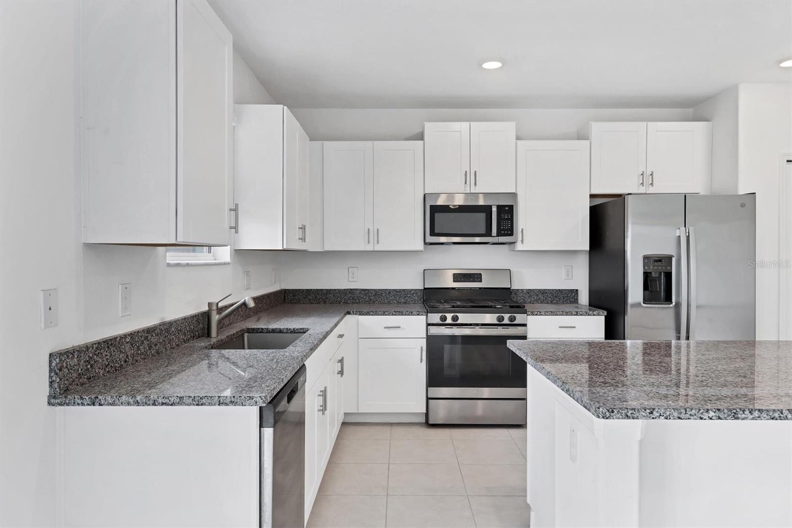 PRAVELA - Residential Lease