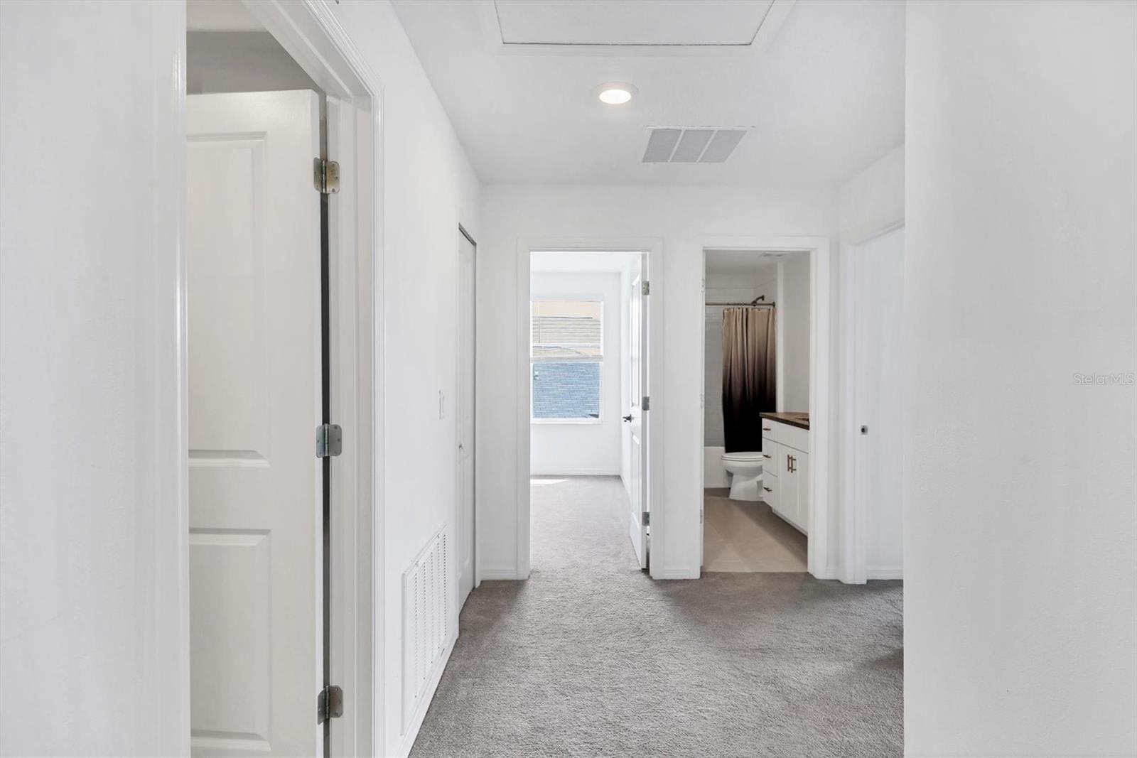 PRAVELA - Residential Lease