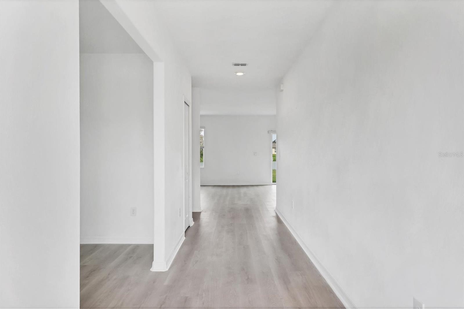 PRAVELA - Residential Lease