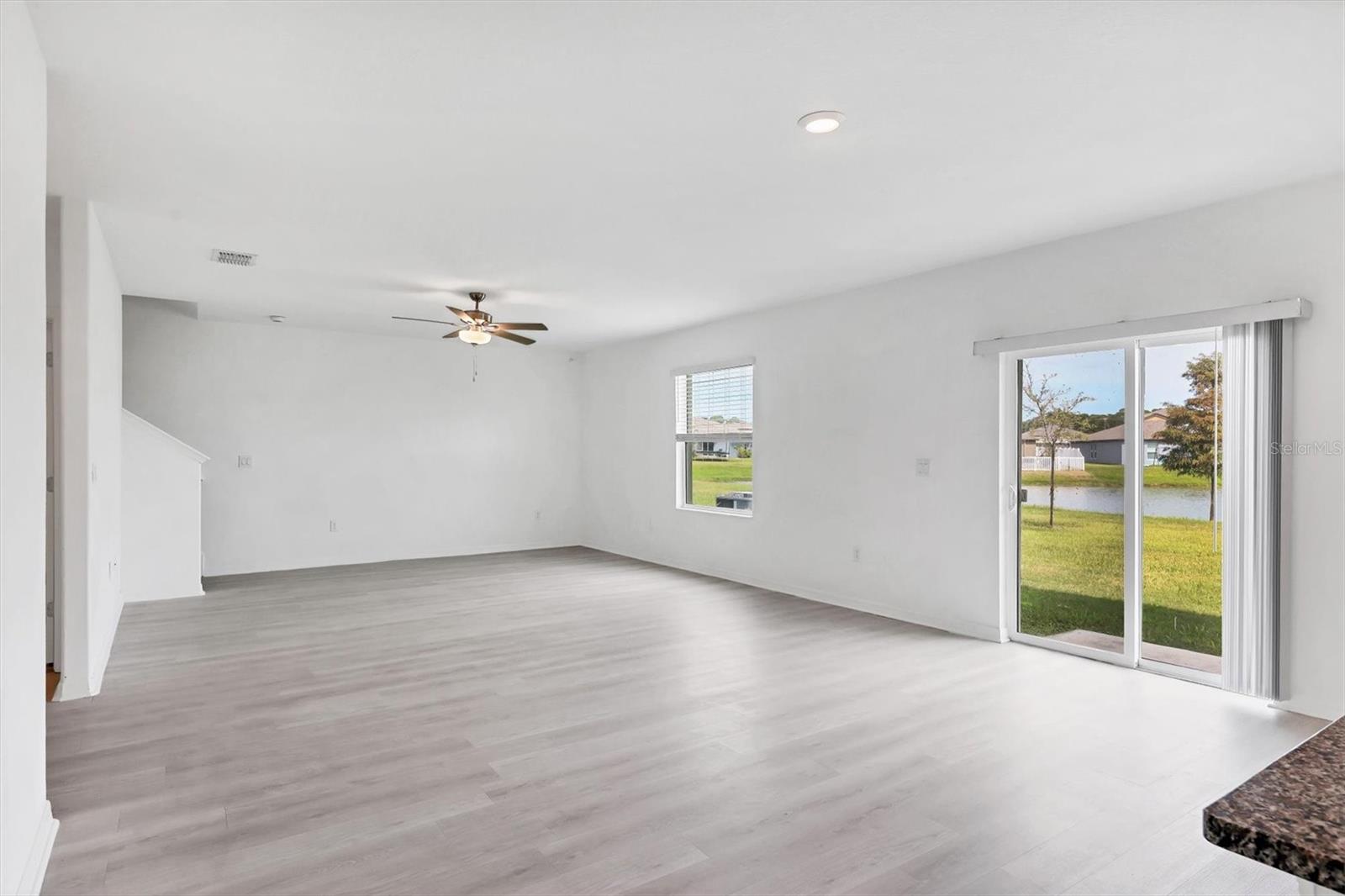 PRAVELA - Residential Lease