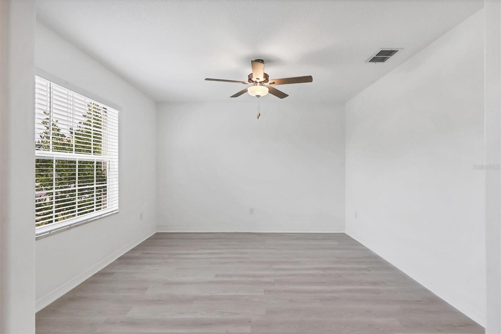 PRAVELA - Residential Lease