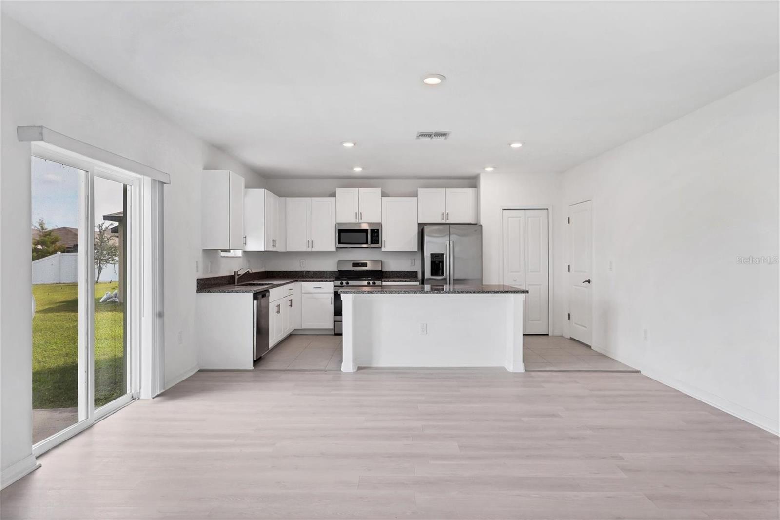 PRAVELA - Residential Lease