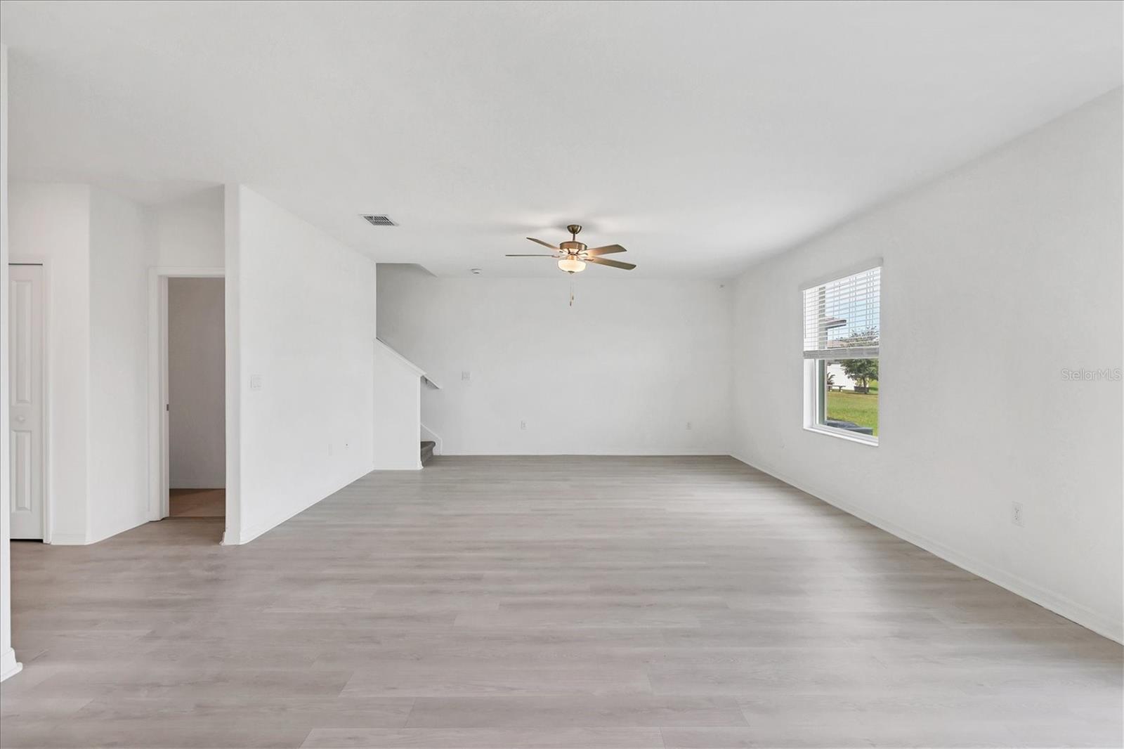 PRAVELA - Residential Lease